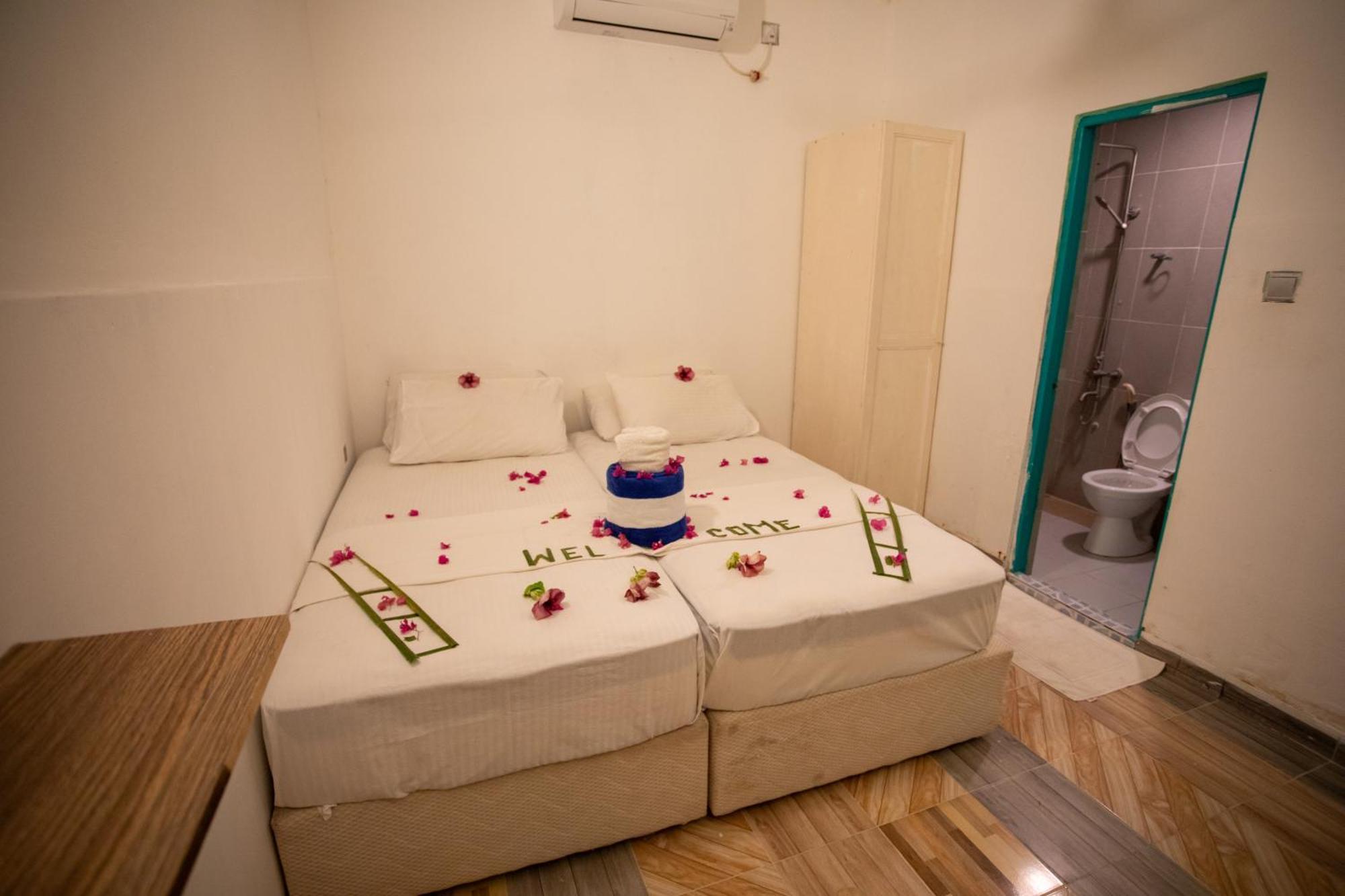 Ihaven Thulusdhoo Hotel Exterior photo