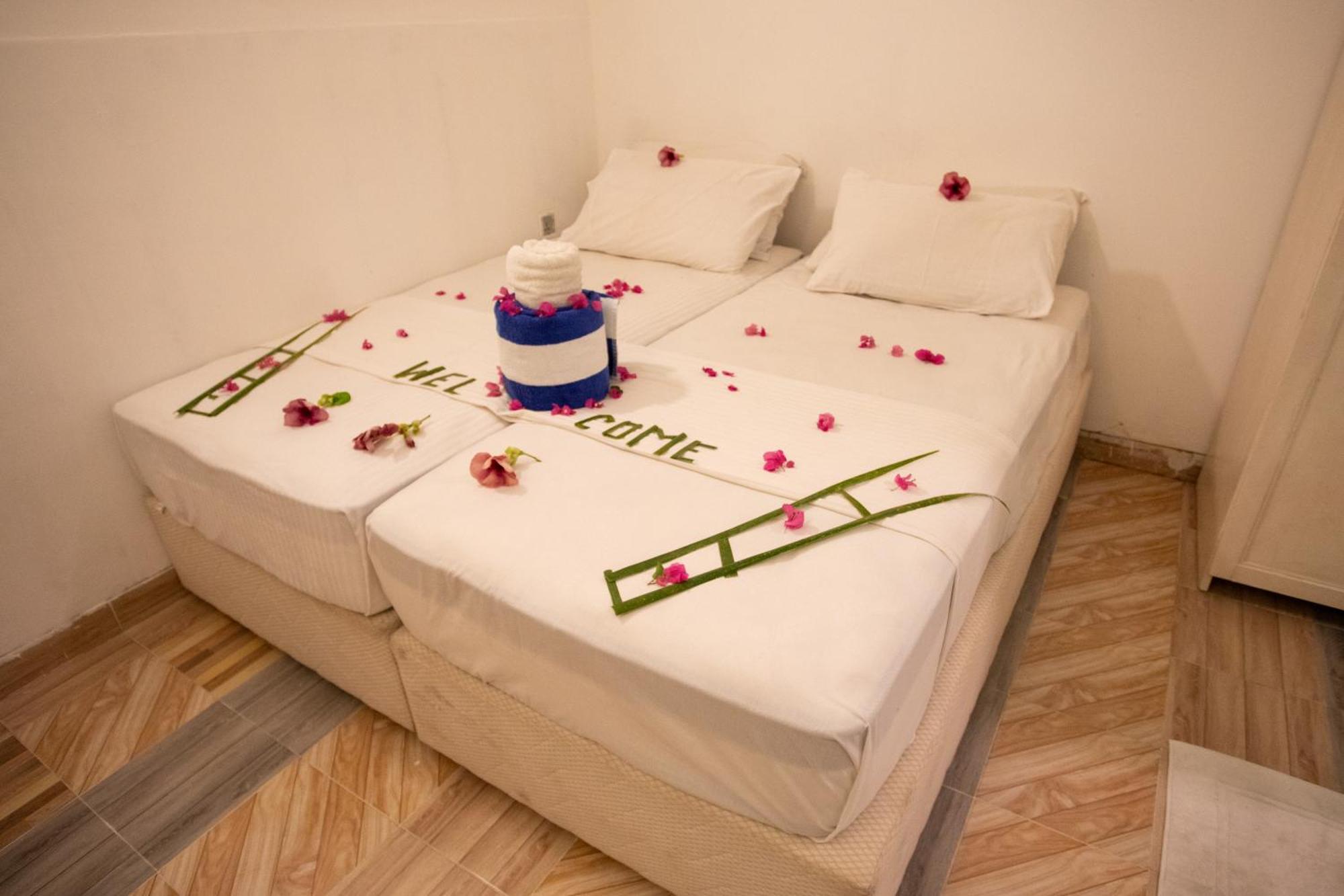 Ihaven Thulusdhoo Hotel Exterior photo