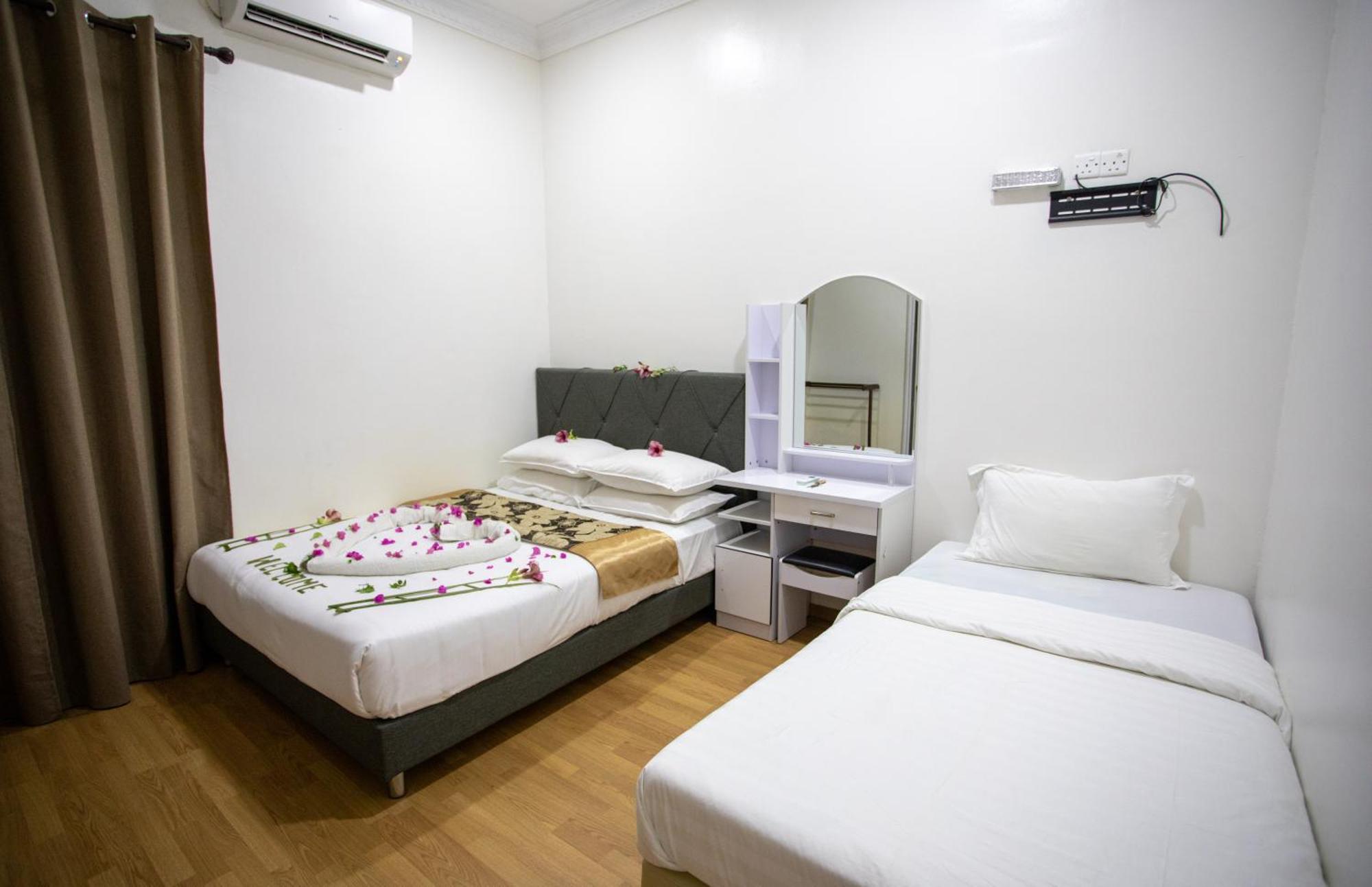 Ihaven Thulusdhoo Hotel Exterior photo